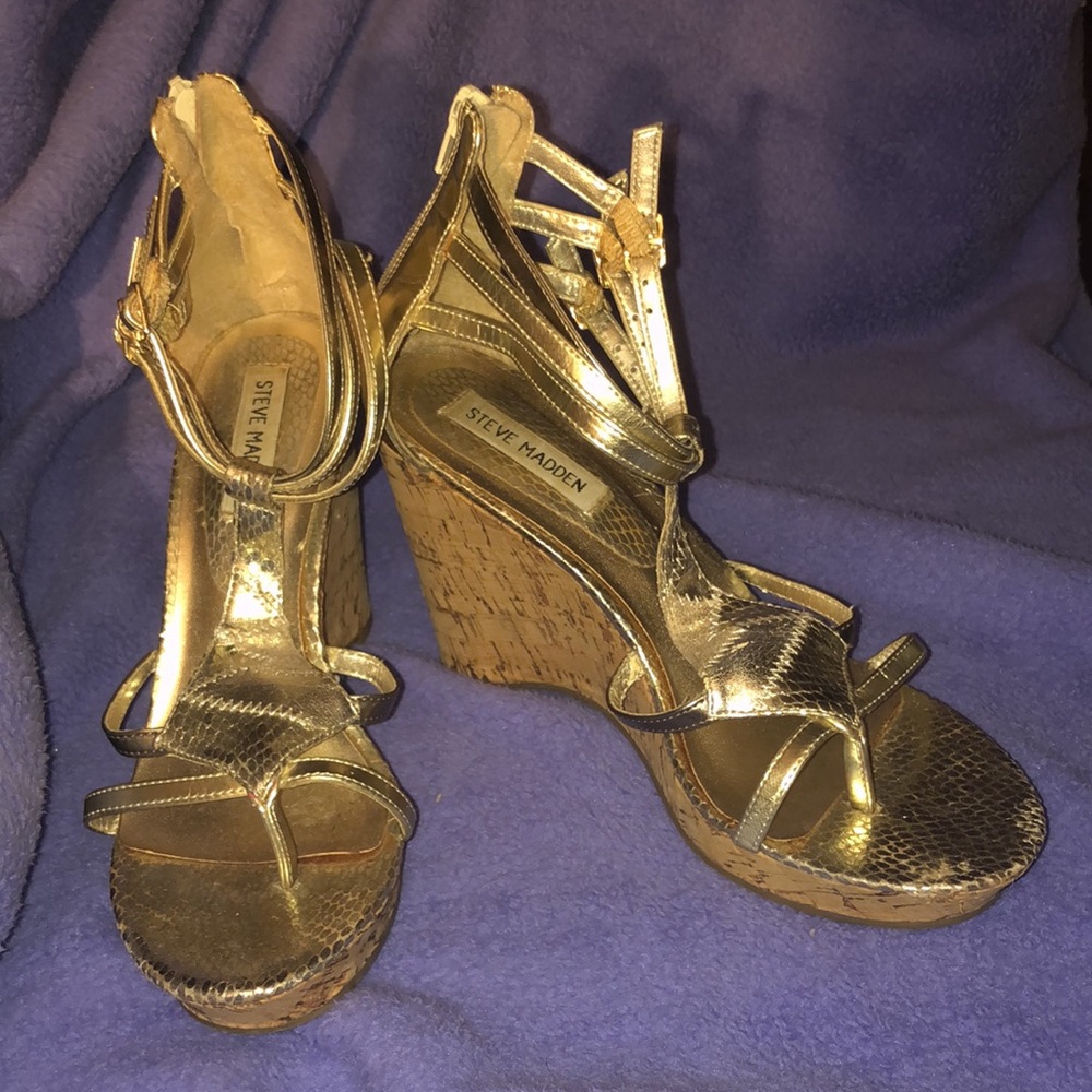 Steve Madden Metallic Gold Platform Sandals - Picture 3 of 9
